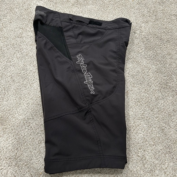 Troy Lee Designs biking shorts - Picture 3 of 4